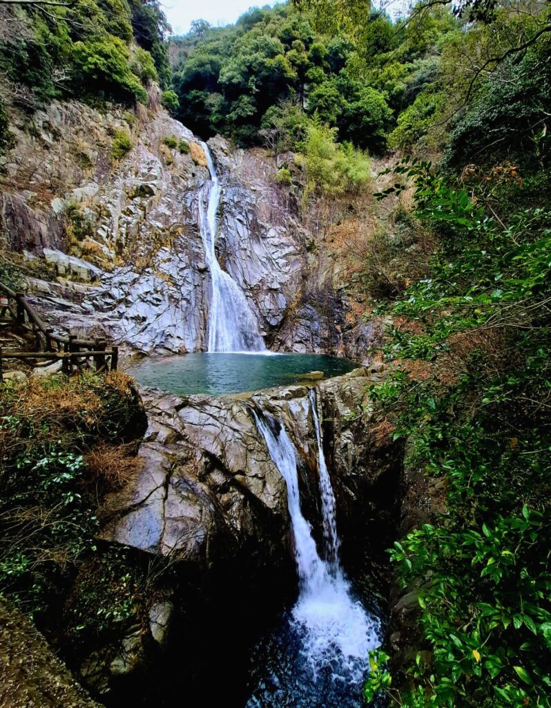 Nunobiki-Wasserfälle: Ontaki (oben) und Meotodaki (unten)